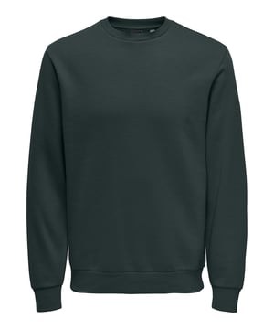 Das Only & Sons Sweatshirt für Herren bietet den perfekten Mix aus Komfort und Stil für den Alltag. Dieses Sweatshirt ist normal geschnitten, was für eine bequeme Passform sorgt, die weder zu eng noch zu weit ist. Der Rundhalsausschnitt verleiht dem Pullover eine zeitlose Note und macht ihn vielseitig kombinierbar. Mit Langarm-Design und Rippbündchen an Ärmeln und Saum wird ein klassischer und gleichzeitig moderner Look geschaffen. Hergestellt aus hochwertigen Materialien, bietet das Sweatshirt nicht nur hohen Tragekomfort, sondern auch Langlebigkeit. Es bleibt auch nach vielen Wäschen formbeständig und kann nur maximal 5% einlaufen, was die Pflege erleichtert. Ein Must-have für Herren, die auf der Suche nach einem bequemen und stilvollen Pullover sind – ideal für Freizeit, Büro oder entspannte Abende. Kombinieren Sie es mit Jeans oder Chinos, um ein lässiges oder smartes Outfit zu kreieren!