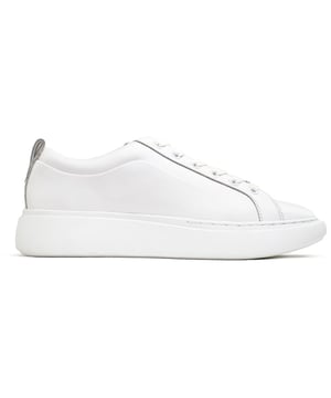 Ponte en estilo con las zapatillas Boss Amber Tenn Court. Confeccionadas con superiores de cuero premium y suelas de goma duraderas, estos zapatos están diseñados para ofrecer comodidad durante todo el día con un toque deportivo. La combinación de color blanco total y el diseño intrincado te permiten combinarlas sin esfuerzo con cualquier atuendo casual. Ponte estas versátiles zapatillas para un look refinado pero relajado y enfréntate a tu día con una moda sin esfuerzo.