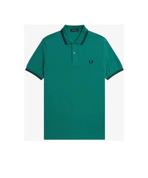 GBDeze regular fit polo voor heren van Fred Perry is gemaakt van katoen en heeft een logo-opdruk. Het model heeft een klassieke kraag en korte mouwen. De polo heeft een knoopsluiting.
