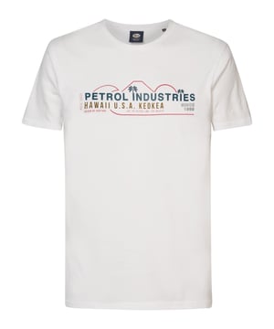 Entdecken Sie das Herren-Shirt von Petrol Industries mit einem klassischen Rundhalsausschnitt und kurzen Ärmeln, während der Brustbereich mit einem auffälligen großen Logo-Print-Motiv verziert ist. Dieses vielseitige Shirt ist in verschiedenen Farben erhältlich, um Ihren persönlichen Stil zu ergänzen. Wenn Sie zwischen zwei Größen schwanken, empfehlen wir, die größere Größe für einen optimalen Tragekomfort zu wählen.