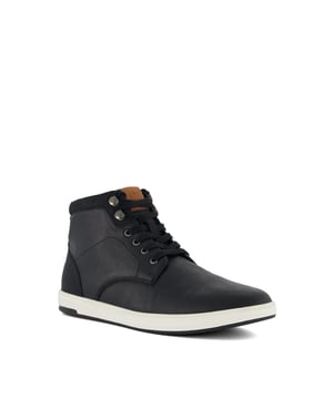 Keep your leisurewear fresh this season with high-top sneaker Visited. Accented with eyelet trims, hook-and-eye closures, and a tongue complemented with our bespoke 'DD'-interlock branding, this sleek sneaker is an easy way to elevate the everyday. Set on a lightweight cup sole for added contrast, this retro-inspired style is sure to put a spring in your step.