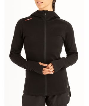 Update your workout wardrobe with this zip through hoody from the LUKE womenswear performance range. Crafted from a soft recycled cotton, it is an extremely comfortable wear. It is cut to a slim fit, detailed with front contour seams and features snug thumbholes. This piece is completed with essential side pockets and the brands iconic rubberised lion head badge.