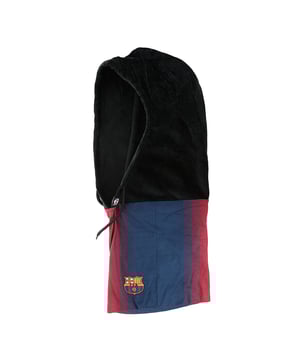 Capucha y braga de cuello con protección completa en días de frío.
Complemento ideal para esquiar o practicar snowboard, el Hoodie BUFF cuenta con un tubular de microfibra elástico y con protección solar y una capucha de forro polar.
Doble capa en tubular.
Diseño de tu equipo favorita.
 Medidas: Gorro y cuello: (Largo): 57cm
 Cuello (Ancho x largo): 24 x 24 cm
 Composición: 100% Poliéster
 Cuidados:
Lavar a máquina máx 30º
-No planchar
-No usar lejía
-No lavar en seco