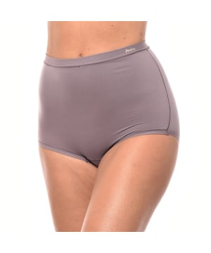 Braguitas Cintura Alta Janira Flexie Adapt

Las Bragas Cintura Alta Flexie Adapt de Janira combinan a la perfección comodidad y estilo. 

Confeccionadas en una poliamida de extraordinaria elasticidad, estas braguitas se adaptan de manera impecable a cualquier tipo de cuerpo, ofreciendo una experiencia de uso única.

Gracias a su diseño de cintura alta, las braguitas de Janira brindan un soporte adicional que garantiza máxima comodidad durante todo el día.

Estas braguitas de cintura alta están diseñadas con un refuerzo doble en la parte delantera y un rizo de algodón en la entrepierna, brindando una comodidad superior durante todo el día, ideal para uso prolongado.

Disponible en una talla única que se ajusta cómodamente desde la S hasta la XL, asegurando un ajuste impecable para diferentes siluetas y formas de cuerpo.
 Composición: 75% Poliamida, 25% Elastano
 Cuidados:
- Lavar a mano o en ciclo delicado.
- Utilizar detergente suave.
- No usar lejía.
- Secar al aire.
- No planchar.