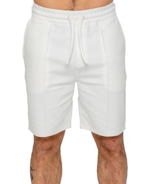 Die Enzo Herren Casual Stretch Shorts bieten Komfort und Bequemlichkeit mit 2 Seiten- und 2 Gesäßtaschen, einem elastischen Bund und verstellbarem Kordelzug sowie einer vorderen Naht für zusätzlichen Stil und Funktionalität. Perfekt für Besorgungen oder zum Entspannen mit einem praktischen und stilvollen Design