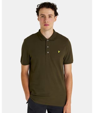 Dit artikel van Lyle and Scott scoor je nu in de uitverkoop op V&D in onze online Lyle and Scott outlet!
Heren polo van het merk Lyle & Scott. De polo's van Lyle & Scott zijn gemaakt van 100% biologisch katoen, en hebben een normale pasvorm. Het zachte katoen zorgt voor een heerlijk draagcomfort.