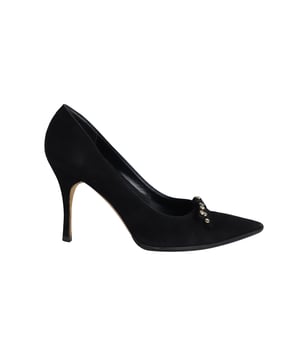 VINTAGE, RRP AS NEW
These court shoes from Gucci are crafted from black suede and feature pointed toes, leather soles and stiletto heels. The crystal embellishment on the toes add a glamorous touch to this ultra feminine design.

Gucci Pointed Court Shoes in Black Suede
Condition: very good
Material: Suede
Size: 37
Sign of wear: re-soled
SKU: 268084