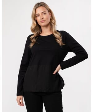 Long sleeved top with pocket. 
Shell 1: 50% Cotton, 50% PolyesterShell 2: 68% Cupro, 32% Modal