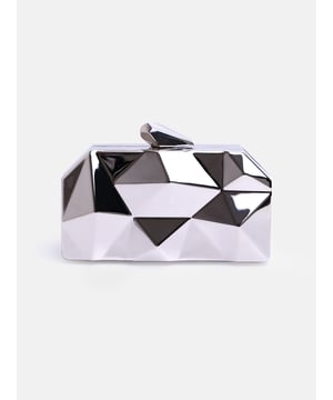 Keep all your night out essentials safe in our Clutch Bag. Our bags are more than just an accessory, they are an investments piece that is both stylish and functional, designed to perfectly complete your outfit. You will be sure to get plenty of compliments with this bang on trend Clutch Bag