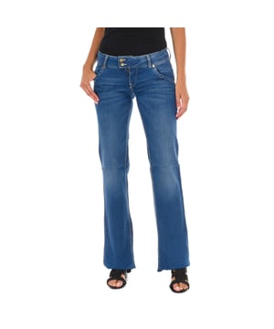 Lange denim broek.  
Taille met riemlussen.  
Knoop- en ritssluiting aan de voorkant.  
Twee zakken aan de voorkant.  
Twee open zakken aan de achterkant met de merknaam in cash.  
Uitlopende pijpen.  
Versleten effect.  
Elastische stof.  
Zomen in de zelfde kleur zichtbaar.  
Samenstelling: 99% Katoen, 1% Elastaan  
Verzorging:  
- Maximaal wassen op 40ºC.  
- Strijken op gemiddelde temperatuur, max. 110ºC.  
- Mag in de droger.  
- Geen bleekmiddel gebruiken.  
- Ondersteunt geen chemische reiniging.