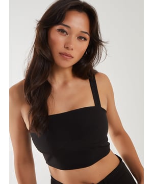 Make it fancy this season with Pink Vanilla's Tailored Bralette. You can add to the cart the whole fit: Cropped Blazer and Wide Leg Trousers.