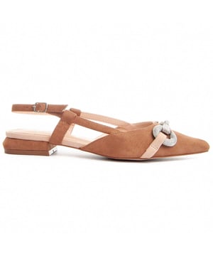Lässige Ballerinas für Damen. Gepolsterte Einlegesohle aus natürlichem Leder. Bequemer Sitz. Rutschfeste Sohle. Verstärkte Nähte. Von anderen Marken für unsere Marke hergestellt.