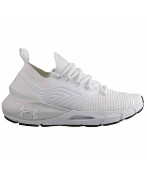 Tomamos sus zapatillas de carrera UA Hovr ™ Phantom 2 favoritas y las envolvimos en UA Intelliknit ligero y transpirable. Se secan rápidamente, elásticas y mapeados para moverse con los pies, por lo que se mantiene cómodo con cada paso.