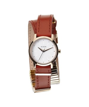 Wenn Sie die neuesten Trends in Mode und Accessoires verfolgen möchten, kaufen Sie die Nixon Uhr für Damen A403-1749-00 (26 mm) zum besten Preis. Geschlecht: Weiblich Bewegungstyp: Quarz Gehäusematerial: Stahl Armbandmaterial: Leder Zifferblattfarbe: Weiß Glas: Mineralart: Schnalle Wasserdicht: 5 atm Gehäusedurchmesser: 26 mm Inklusive Uhrenbox der Marke