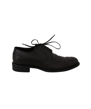 Marke: Dolce & Gabbana.
  Modell: Derby Taormina Wingtip Kleid formell.
  Farbe: Bordeaux.
  Material: 100% Leder.
  Leder.
  und Gummisohle.
  Logo-Details.
  Hergestellt in Italien.