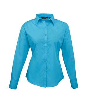 65% Polyester, 35% Baumwoll-Popelin. Design: Unifarben. Knopfverschluss. Abnäher an Rücken, Brustabnäher, Doppelte Falznähte, Pflegeleicht, Perlglanz-Knöpfe. Passform: Anliegend. GSM (Gramm pro Quadratmeter): 105. Nachhaltigkeit: Amfori-Freigabe, BSCI, REACH, Sedex, WRAP Zertifikat. Mit Kragen. Saum: Geschwungener Saum. Bündchen: Doppelknopf. Langärmlig.