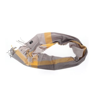 Infinity Hals Buff.
 Ideale Ergänzung zum Schutz von Hals und Gesicht.
 Kleiden Sie sich mit Stil und genießen Sie unendlichen Komfort.
 Maße: 36 x 105 cm.
 Zusammensetzung: 100% Wolle
 Pflege:
Maschinenwäsche bei maximaler Temperatur. 30º.
 -Keine Bleichmittel verwenden.
 -Die Verwendung eines Trockners ist nicht erlaubt.
 -Bügeln bei maximaler Temperatur. 130º.
 -Nicht chemisch reinigen.