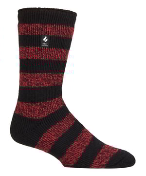 Lassen Sie sich vom kalten Wetter nicht unterkriegen. Ziehen Sie sich mit den warmen Men's Ultimate Thermal Socks von Heat Holders warm an. Wissenschaftlich getestet, um die wärmsten Socken auf dem Markt zu sein, werden die Socken von Heat Holders mit einer in Großbritannien patentierten Stricktechnologie hergestellt. Dieses einzigartige Herstellungsverfahren in Verbindung mit dem innovativen, in Japan entwickelten Thermogarn von Heat Holders® sorgt dafür, dass die maximale Wärme auf der Haut gehalten wird. Mit einer hohen TOG-Einstufung von 2,3 TOG halten diese Socken Ihre Füße länger warm. Halten Sie Ihre Füße warm mit den fortschrittlichen Eigenschaften des japanischen Thermogarns von Heat Holders, das eine leistungsstarke Isolierung gegen Kälte bietet. Die Socken sind außerdem besonders feuchtigkeitsableitend und geschmeidig. Die innovative Stricktechnologie von Heat Holders erzeugt einen UK PATENTED langen Schlingenflor, der mehr warme Luft speichert und den TOG-Wert insgesamt erhöht. Das fachmännische Bürstverfahren maximiert die Menge an warmer Luft, die in jeder Socke gehalten wird, und sorgt für unschlagbare Wärme und ganztägigen Komfort. Mit diesen farbenfrohen, gestreiften und dicken Socken haben Sie die ultimativen Thermosocken für den Alltag gefunden. Egal, ob Sie sie im Bett oder zu Hause tragen, diese Herrensocken halten Ihre Füße garantiert warm und kuschelig! Sie liegen angenehm eng an und halten die Wärme auf der Haut. Erhältlich in einer Reihe von Farben und Stilen, wählen Sie zwischen gestreiften Mustern oder bunten Zehen- und Fersendesigns, um Ihren modischen Bedürfnissen gerecht zu werden! Sie sind in den Herrengrößen 6-11 UK, 39-45 EU, 7-12 US erhältlich.