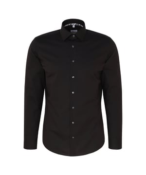 Dieses elegante Herrenhemd vereint klassische Elemente mit modernen Details. Der Shaped Fit sorgt für eine schlanke, stilvolle Silhouette, während der Kent-Kragen und die Knopfleiste zeitlosen Charme ausstrahlen. Ein gemusterter Besatzstreifen in Kragen und Knopfleiste setzt raffinierte Akzente und verleiht dem Hemd das gewisse Etwas. Die verstellbaren 2-Knopf-Manschetten bieten flexible Tragemöglichkeiten und passen sich Ihren Bedürfnissen an. Eine kleine Stickerei über der Manschette zeugt von der Liebe zum Detail und unterstreicht die hochwertige Verarbeitung. Bügelfrei und pflegeleicht, eignet sich dieses Hemd perfekt für den Alltag und anspruchsvolle Anlässe. Hergestellt aus erstklassigen Materialien, garantiert es hohen Tragekomfort und eine angenehme Haptik. Das Hemd lässt sich vielseitig kombinieren - ob zu einer schicken Anzughose oder lässigen Jeans. Perfekt für den modernen Gentleman, der Stil und Funktionalität gleichermaßen schätzt. Ein unverzichtbares Stück für Ihre Garderobe.