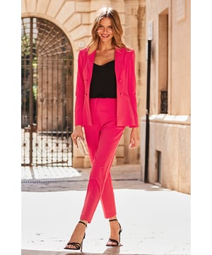 Work-to-weekend chic
Classic double-breasted blazer style
Pocket detail
Flattering hem length
Create an on-trend suit with the matching trousers
Add a cami and heels for effortless chic