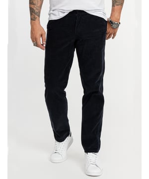 Wenn Sie nach stylischen Beinkleidern suchen, dann sind Sie bei Rock Creek an der richtigen Adresse. Die Marke bietet eine Vielzahl an modischen Hosen für Damen und Herren. Wählen Sie zwischen lässigen, eleganten und extravaganten Modellen und finden Sie die ideale Hose für Ihren Stil. Die verschiedenen Modelle begeistern mit einer hohen Materialqualität, einer hervorragenden Verarbeitung und einem angenehmen Tragegefühl. Außerdem präsentieren sie sich mit trendstarken Designs. Mit dem Modell RC-2156 bieten wir Ihnen, eine Cordhose mit einem robusten Stoff die zugleich weich, gemütlich und trotzdem edel aussieht an.