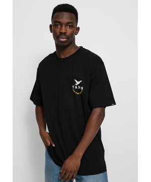 Vans Otherside Back Print T Shirt. Branded Logo to the Left Chest. Skeleton Logo Graphics at the Back. Ribbed Crew Neckline. Short Sleeves.