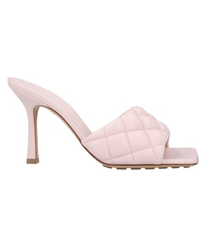 Gepolsterte Leder-Mules. 
  
  Absatz: 9 cm | 3,5'
  
  Hergestellt in: Italien