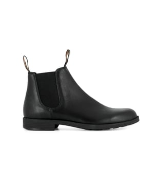 Add a touch of sophistication with the #1901. This sleeker more traditional form will serve you across the seasons. The lightweight TPU outer sole is durable and flexible, moving with your every step. With Blundstone’s XRD® Technology inserts in the heel and forepart of the footbed, this design delivers comfort everywhere life takes you.