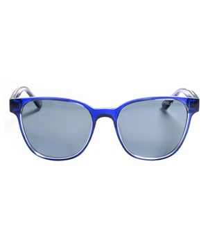 Estas gafas de mujer polarizadas tienen forma redonda.
El material principal utilizado en la fabricación de estas gafas es el acetato.
Las patillas de estas gafas están fabricadas en acetato, incluye logo de Skechers.
100% Protección UV.
Cristales polarizados.
Incluye los certificados de autenticidad y garantía.
 Medidas: Alto lente: 43 mm. Ancho lente: 50 mm. Puente: 16 mm. Patillas: 145 mm.
 Composición: Acetato
 Cuidados:
Utiliza un paño de microfibra suave y limpio para limpiar tus gafas de sol. Este tipo de paño no rayará los lentes.
Evita usar productos de limpieza abrasivos, detergentes, alcohol o acetona, ya que pueden dañar los lentes y los tratamientos antirrefleja
