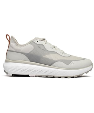 Zapatillas de golf Cole Haan ZeroGrand para mujer en color gris, fabricadas con tejido y suela de goma. Incluyen: resistente al agua, suela Grand 360, peso ligero, plantilla cómoda y collarín acolchado.