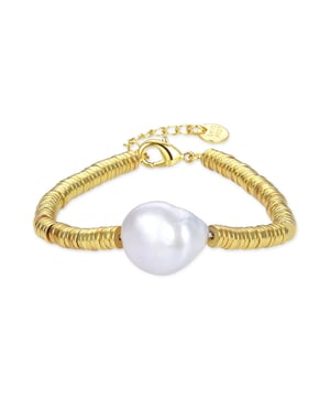 Pulsera Siever cierre de Plata de Ley 925, abalorios de metal, acabado en oro amarillo de 18 Quilates. Además de lograr estilismos para trotar por el mundo, los diseños de la línea de AFRICA Perlas marcan la diferencia y consiguen que esa diferencia sea radical. Diseños realizados cuidadosamente a mano con una aleación de metal y perlas que dan vida a unas sofisticadas joyas. Su exotismo solo es comparable con su recato. Intuitiva, ponderada acierta cada vez que te lo pones y representa como pocas el carácter urbano más cosmopolita: BE AUTHENTIC (NOT) UNIQUE.