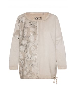 Dit T-shirt voor dames is een geweldige basic die supermakkelijk te stylen is. Het shirt heeft 3/4 mouwen en een ronde hals. Het is gemaakt van een hoogwaardige materiaalmix en draagt daardoor heel comfortabel. De losse pasvorm en afgezakte schouders met laag aangezette mouwen geven het T-shirt een casual look. De zoom heeft een trekkoord waarmee de wijdte naar wens kan worden aangepast. De grote print op de voorkant wordt geaccentueerd met folie-elementen. Een kleine print op de achterschouder rondt het ontwerp van het shirt af.