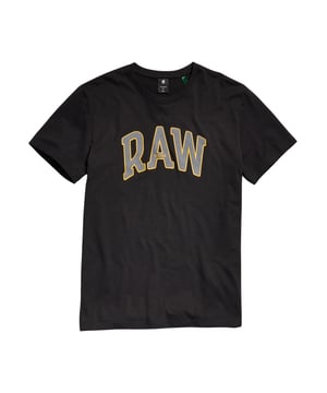 Dieses T-Shirt für Herren ist ein tolles Basic, das sich vielseitig kombinieren lässt. Es ist aus hochwertigem Material gefertigt, das angenehm auf der Haut liegt und atmungsaktiv ist. Somit bietet es einen hohen Tragekomfort. Das T-Shirt besitzt kurze Ärmel und einen klassischen Rundhalsausschnitt, der mit einem Rippbündchen eingefasst wurde. Abgerundet wird das Design mit einem Label-Print auf der Brust.