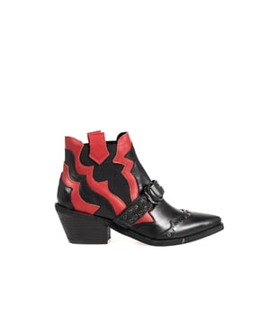 Comfortable slip-on
Side elastic for easy wearing
Pointed toe
Cowboy-style heel
Buckle-fastened front strap
Decorated with rhinestones
Branded sole
Made of high-quality genuine leather
Packaged in a company box