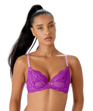 Feel hot in our Best-selling Superboost Lace in vibrant Orchid designed to make pulses race. Our Superboost Lace non padded plunge bra shape has been created from Gossard's best-selling padded plunge. Each pattern piece has been carefully designed to give you the ultimate lift and projection whilst maintaining the feminine low centre front. A true differential to other non padded plunges on the market. Offering everyday solutions for all occasions with added luxury and glamour.\r\n