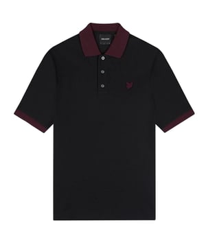 Este atemporal Lyle &amp; El polo Scott es un elemento esencial para cualquier guardarropa. Confeccionada con algodon suave y duradero, esta pieza presenta un diseño de logotipo en el pecho para un acabado clasico. !Eleva tu estilo con este clasico atemporal! Lyle &amperio; Polo Scott negro, hecho en India 97% algodon, 3% elastano, logotipo de la marca en el pecho, cuello con cuello, manga corta, ajuste regular, se ajusta a la talla real, logotipo de la marca en la parte delantera izquierda del pecho. Estilo: SP2014V W245