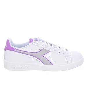 Zapatilla Deportiva Diadora 
Color Rosa
Zapatillas ideales para el día a día.
Estilo urbano y deportivo.
Suela reforzada para un caminar firme y regular.
Tejido transpirable y confortable.
Logo de la marca en laterales.
Elaborado con materias primas de calidad.

Composición:  Exterior: Piel; Interior: Textil; Suela: Sintético.

Lavar a mano