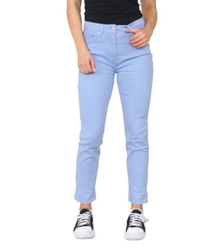 Neue stilvolle und schmeichelhafte Mom-Jeans mit schmal zulaufendem, geradem Bein von M&Co. Innenbeinlänge: 28 Zoll. Verfügt über ein 5-Taschen-Design, 2 Gesäßtaschen, 2 funktionelle Vordertaschen und eine Münztasche. Gürtelschlaufen und Knopfverschluss. Sie eignen sich perfekt zum Stylen mit einem Body und High Heels oder als schickes Outfit mit Ihrem Lieblings-Hoodie.
