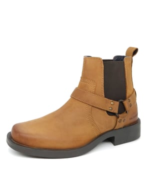 With chunky block heels, side stretch panels, harness detailing and metal rings, add a Western touch to your winter wardrobe with the Malden Biker Boots.