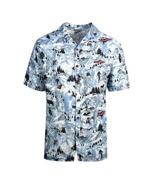 Camisa Lanvin Alpine Print Azul Cielo. Camisa Lanvin Azul. Impresión alpina. Manga Corta, 100% Viscosa. Bolsillo en el pecho izquierdo. Estilo: RMSI0056 221