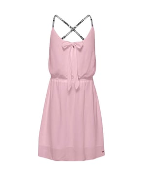 Robe Tommy Jeans Essential Strappy Damen Rosa Baumwolle. Authentisches Kleid der Marke Tommy Jeans - Streetwear-/Sportmode-Design von Tommy Jeans - Tommy Jeans für Damen, fashion, perfekt für den Alltag - Das rosa Kleid von Tommy Jeans lässt sich hervorragend mit dem Rest Ihrer Garderobe kombinieren - bequeme Baumwollmaterial - klassisch - Essential Strappy -