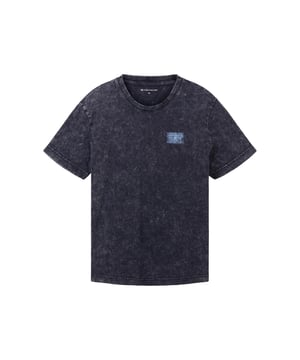Dit T-shirt combineert een casual stijl met tijdloze coolness. De gewassen look geeft het een authentieke, licht verwassen look die perfect past bij elke casual outfit. De ronde halslijn met geribde boorden zorgt voor een klassieke touch, terwijl de opvallende labelprint een modern accent toevoegt. De normale pasvorm en het zachte materiaal bieden maximaal comfort - ideaal voor ontspannen dagen of stijlvolle verschijningen. Een must-have voor iedereen die van comfortabel en trendy houdt!