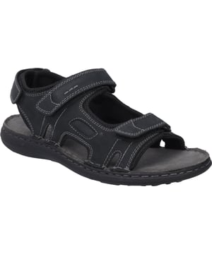 Mit dem Vincent 08 präsentiert JOSEF SEIBEL eine Sandale, die Tradition und modernen Tragekomfort vereint. Gefertigt aus hochwertigem Rindsleder kombiniert mit Textil, bietet dieser schwarze Herrenschuh nicht nur eine perfekte Passform, sondern auch eine außergewöhnliche Langlebigkeit. Die Sohle aus PU garantiert eine ausgezeichnete Dämpfung und macht den Schuh zum idealen Begleiter für jegliche Freizeitaktivitäten im Sommer. Besonders hervorzuheben ist die Handnaht, eine traditionelle Fertigungsart, die immer seltener wird und echte deutsche Industriekultur verkörpert. Der Klettverschluss sorgt für ein unkompliziertes An- und Ausziehen. JOSEF SEIBEL setzt mit dem Vincent 08 auf nachhaltige Slow Fashion, die sich durch modernen Komfort und die Verwendung hochwertiger Materialien auszeichnet. Ein Schuh, der nicht nur im Alltag überzeugt, sondern auch bei jeder Sommermode Gelegenheit.