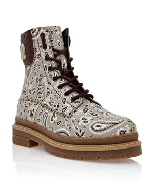 Entdecken Sie Mut und Stil mit diesen Wildlederstiefeln mit markanten Details. Sehen Sie sich die Details an.  Obermaterial aus Leder mit Paisley-Print  Knöchel aus Leder mit Krokodilprint  Schriftzug auf dem gepolsterten Knöchel  Farblich abgestimmte, röhrenförmige Schnürsenkel  Profilsohle für maximalen Grip  Innenfutter aus Nappa