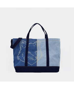 Schulterriemen courte : 20,3 cm - Schulterriemen longue : 110 cm. Doppelt tragbar - ein einstellbarer, abnehmbarer Riemen. Material : Rindsleder. Farben: BLUE - WASHED INDIGO. Baumwolle. Verschluss : Reißverschluss auf der Oberseite. Innenausstattung : eine Reißverschlusstasche, eine aufgesetzte Tasche. Width: 22. Height: 43.5. Length: 60.