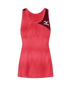 Mizuno Amplify Women's Tank Top, een stijlvol en prestatiegericht stuk ontworpen om je atletische ervaring te verbeteren. Deze met precisie en innovatieve eigenschappen gemaakte tanktop combineert comfort en mode voor de moderne actieve vrouw. Hier volgt een gedetailleerde beschrijving met de belangrijkste kenmerken:

 Eigentijds ontwerp:  De Mizuno Amplify Women's Tank Top heeft een eigentijds ontwerp dat stijl naadloos combineert met functionaliteit. Of je nu in de sportschool bent, op de baan of aan yoga doet, deze tanktop voegt een vleugje mode toe aan je actieve garderobe.

  Lichtgewicht en ademende stof:  Blijf koel en comfortabel tijdens uw workouts met de lichtgewicht en ademende stof van deze tanktop. Het materiaal is ontworpen voor een optimale luchtstroom en bevordert ventilatie, zodat u fris en gefocust blijft op uw fitnessdoelen.

  Vochtafvoerende technologie:  Houd zweet op afstand met de geavanceerde vochtafvoerende technologie. De tanktop voert vocht efficiënt van je lichaam af, zodat het snel verdampt en je zelfs tijdens de meest intensieve activiteiten droog blijft.

  Racerback-ontwerp:  Het racerbackdesign geeft de tanktop niet alleen een sportieve en moderne flair, maar zorgt ook voor bewegingsvrijheid voor je armen en schouders. Het is een ideale keuze voor activiteiten die een volledig bewegingsbereik vereisen.

 Reflecterende details:  Verbeter je zichtbaarheid bij weinig licht met strategisch geplaatste reflecterende details. Of je nu 's avonds gaat joggen of 's ochtends vroeg gaat trainen, deze details dragen bij aan je veiligheid en zichtbaarheid.

  Duurzame constructie:  De Mizuno Amplify Women's Tank Top is gebouwd om de ontberingen van regelmatige workouts te weerstaan en heeft een duurzame constructie. De kwaliteitsstiksels garanderen een lange levensduur, waardoor het een betrouwbare keuze is voor je actieve levensstijl.