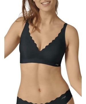 Diese Bralette ist leicht und bequem und verfügt über flache Kanten und Nähte mit einer weichen Wellenkante am Ausschnitt und einem Haken- und Ösenverschluss auf der Rückseite.

 Einzelheiten:

 - Superweiches und glattes Futter in den Körbchen mit gewelltem Rand. - Mittlerer Halt.
 - Hergestellt aus superweicher und leichter 3D-ZERO-Qualität mit weichem Griff.
 - Herausnehmbare, gepolsterte Cups.
 - Haken- und Ösenverschluss hinten.
 - Nahtlos.

 Dieses Damen-Bralette eignet sich perfekt für den täglichen Gebrauch, zum Faulenzen und für leichte Aktivitäten wie Yoga oder Pilates.
 Komposition: 70 % Polyamid, 30 % Elasthan
 Pflege:
- Handwäsche nur.
 - Verwenden Sie ein mildes Reinigungsmittel.
 - Benutzen Sie keinen Trockner.
 - Kein Bügeln.