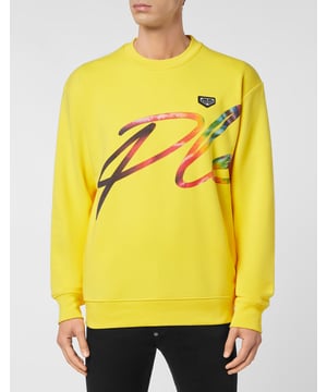 Unisex crewneck van katoenen fleece. Afbeeldingen met foliedruk versieren het kledingstuk. Een badge met het logo is genaaid op de linkerborst. Ribgebreide zomen.