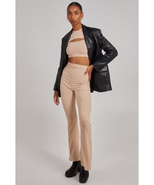 Get cosy and casual this season and ensure to look super trendy wearing these ribbed flare trousers. Team it with the ribbed letter box top for the ultimate look!