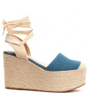 Dames wedges van esparto. Comfortabele pasvorm. Gevoerde inlegzool. Antislip zool. Versterkte stiksels. Gemaakt door andere merken voor ons merk. Bij benadering: 12 cm hak en 6 cm plateau.